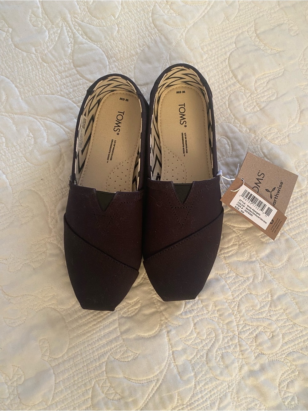 (NWT) TOMS Women’s Slip-On Canvas Loafers in Black